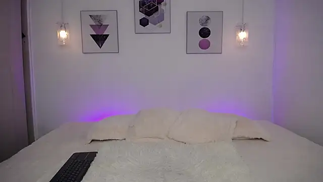 Snapshot of roxxi33 chatting on October 31, 10:14 pm roxxi33 online show from October 31, 10:14 pm