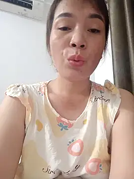 Snapshot of Livelulu chatting on October 3, 8:25 pm Livelulu online show from October 3, 8:25 pm