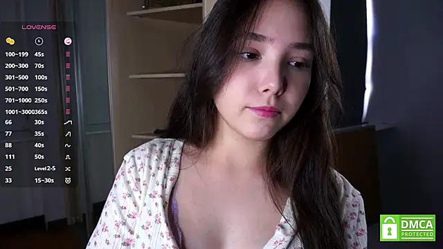 Snapshot of RenaeConnerley chatting on October 6, 5:35 am RenaeConnerley online show from October 6, 5:35 am