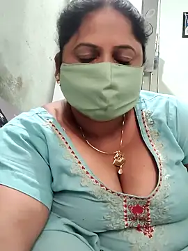 Snapshot of Mmm143 chatting on October 16, 5:32 am Mmm143 online show from October 16, 5:32 am