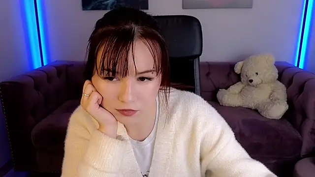 Aurora Gilbert online show from September 18, 10:58 am