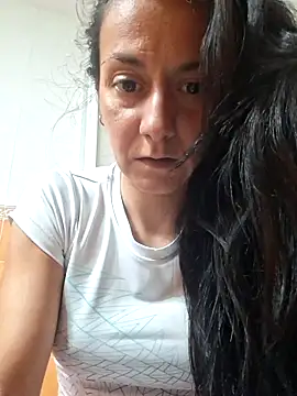 Lauraxxsteen online show from April 28, 8:46 pm