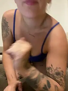 Snapshot of anonyme_hot47 chatting on October 7, 7:18 pm anonyme hot47 online show from October 7, 7:18 pm