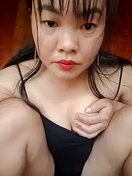 Snapshot of emilyzz chatting on October 31, 7:56 am emilyzz online show from October 31, 7:56 am