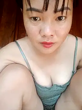 Snapshot of emilyzz chatting on October 29, 2:27 am emilyzz online show from October 29, 2:27 am