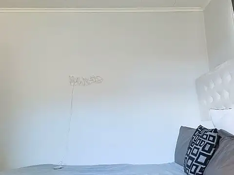 ZoeyJohnson online show from August 7, 3:24 am