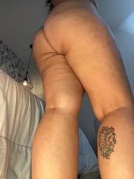 Snapshot of krisstenSantos chatting on October 14, 1:35 pm krisstenSantos online show from October 14, 1:35 pm