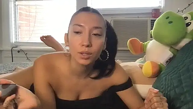 yoursweetestlilly online show from April 29, 5:30 pm