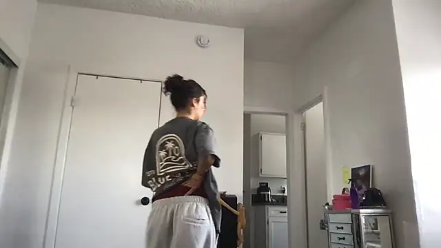 yoursweetestlilly online show from May 4, 4:33 pm