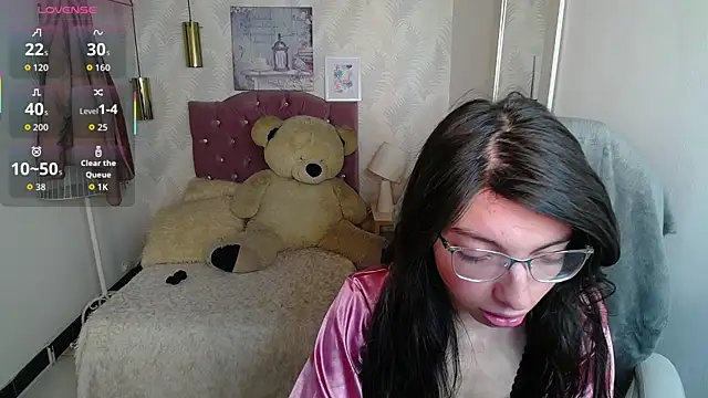 alllyson  online show from October 18, 8:32 pm