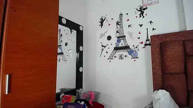 Snapshot of vbleerper chatting on October 31, 11:47 am vbleerper online show from October 31, 11:47 am