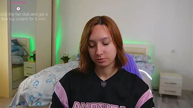 Snapshot of LilyannRosse chatting on October 12, 7:22 am LilyannRosse online show from October 12, 7:22 am