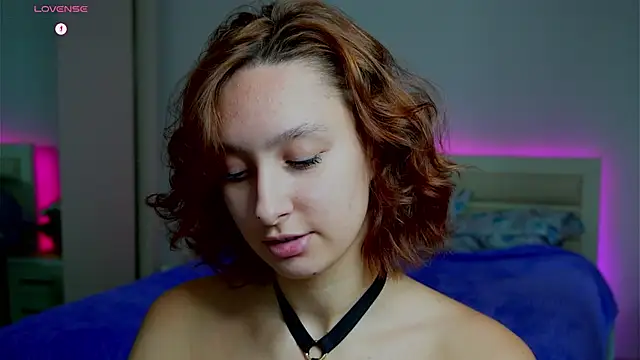 Snapshot of LilyannRosse chatting on October 8, 7:24 am LilyannRosse online show from October 8, 7:24 am