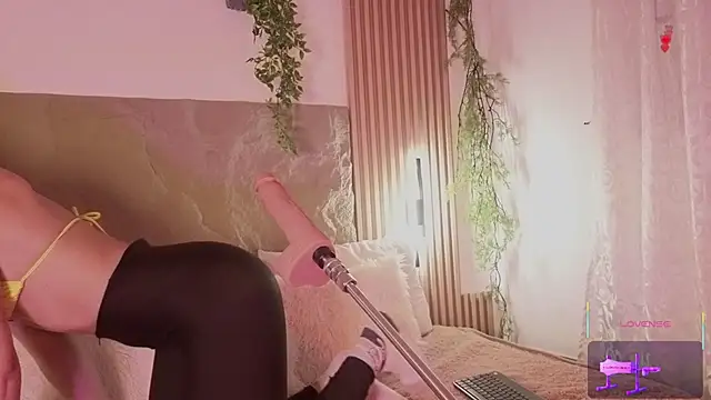 Snapshot of YourgirlAmmi chatting on October 26, 2:51 am YourgirlAmmi online show from October 26, 2:51 am