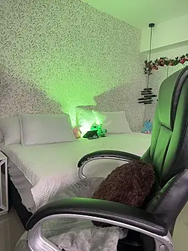 EMILIIA RICHTER   online show from March 17, 8:02 pm