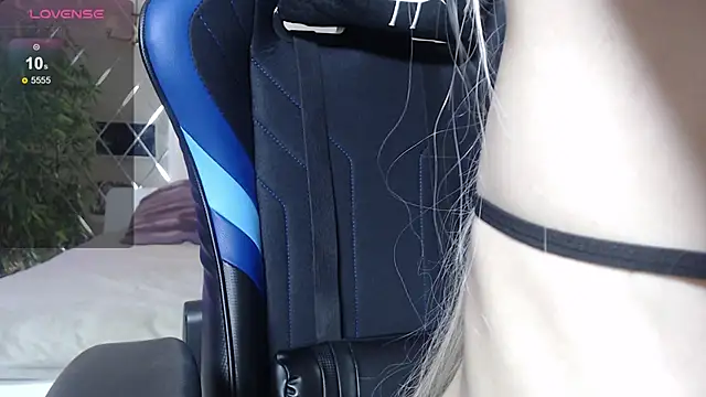 kissy kissi online show from October 25, 1:52 pm