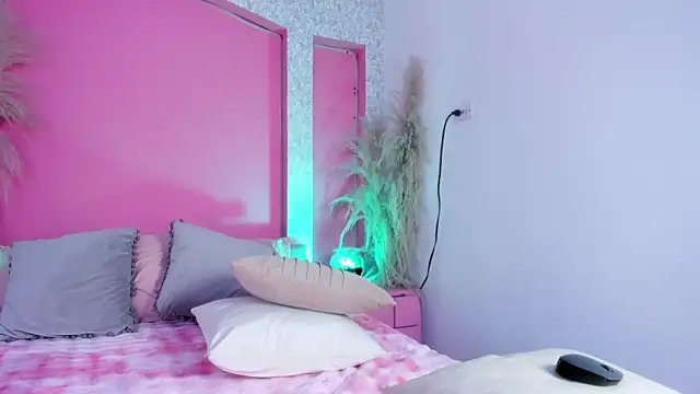 Peytonn Monroe online show from February 7, 7:51 pm