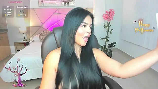 Snapshot of Mila_blaze chatting on October 11, 4:28 am Mila blaze online show from October 11, 4:28 am