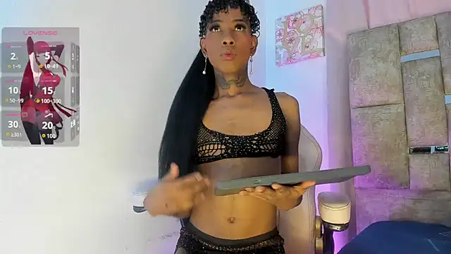 Snapshot of Mara_royal chatting on October 8, 8:24 pm Mara royal online show from October 8, 8:24 pm