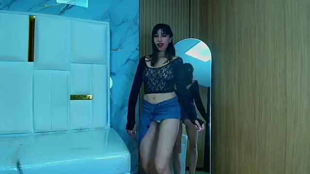 Isabella Blondetf online show from October 15, 1:25 pm