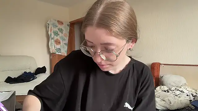 Snapshot of MargarettNewbie chatting on October 7, 8:52 am MargarettNewbie online show from October 7, 8:52 am