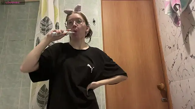 Snapshot of MargarettNewbie chatting on October 14, 6:38 am MargarettNewbie online show from October 14, 6:38 am