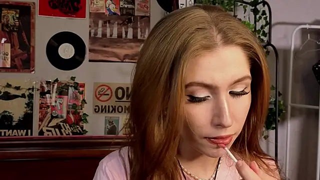 Snapshot of LinhStirna chatting on October 7, 1:48 pm LinhStirna online show from October 7, 1:48 pm