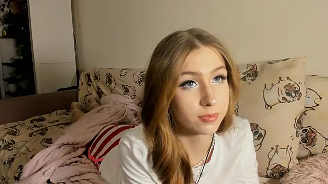 Snapshot of LinhStirna chatting on October 18, 4:32 pm LinhStirna online show from October 18, 4:32 pm