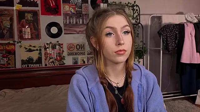 Snapshot of LinhStirna chatting on October 2, 1:27 pm LinhStirna online show from October 2, 1:27 pm