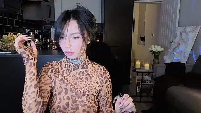 jeans-and-peach online show from October 25, 1:13 am