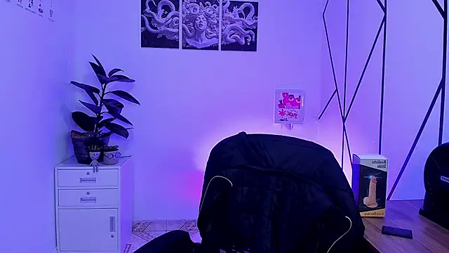 Snapshot of Angel-dragun chatting on October 18, 3:42 am Angel-dragun online show from October 18, 3:42 am