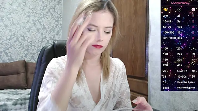 Kate  Loves online show from June 2, 7:26 pm