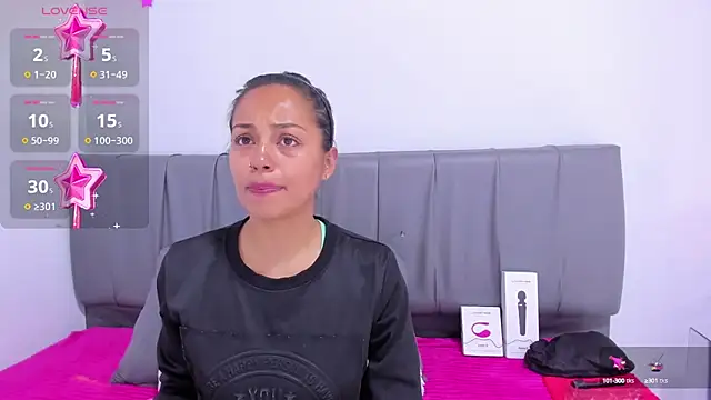 HoollyHendrix online show from October 14, 8:11 pm