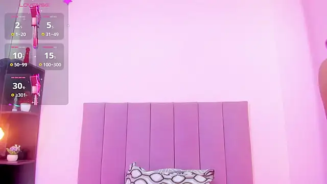 HoollyHendrix online show from September 30, 8:03 pm