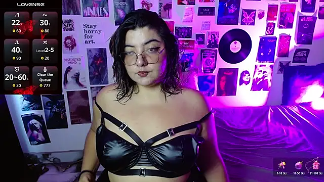 Roxy f w online show from April 6, 2:40 pm