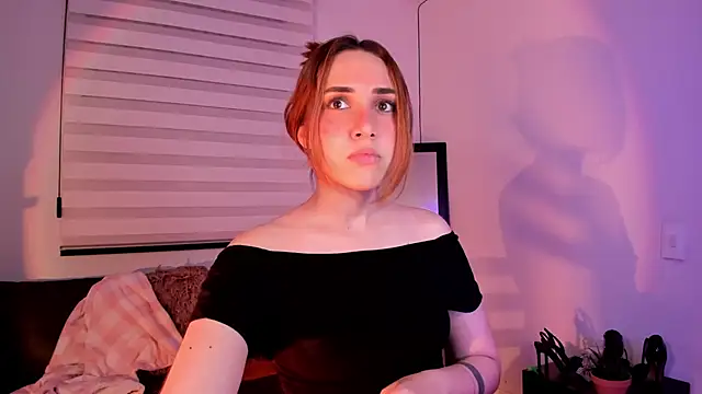 Snapshot of SarahCastillo_ chatting on October 19, 7:10 am SarahCastillo online show from October 19, 7:10 am