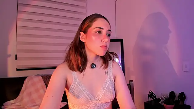 Snapshot of SarahCastillo_ chatting on October 16, 5:21 am SarahCastillo online show from October 16, 5:21 am