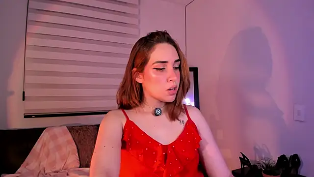 Snapshot of SarahCastillo_ chatting on October 13, 5:32 am SarahCastillo online show from October 13, 5:32 am