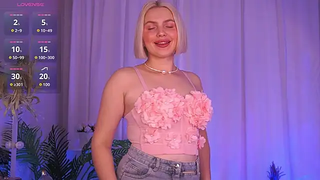 Snapshot of Amelia_Wells chatting on October 22, 6:29 am Amelia Wells online show from October 22, 6:29 am