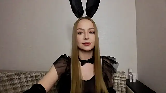 MissOyee online show from September 19, 6:18 pm