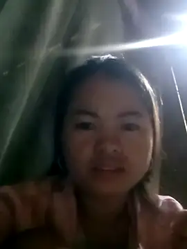 Snapshot of emly-xinh18 chatting on September 18, 2:15 pm emly-xinh18 online show from September 18, 2:15 pm