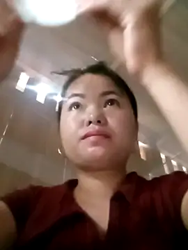 Snapshot of emly-xinh18 chatting on October 1, 12:48 am emly-xinh18 online show from October 1, 12:48 am