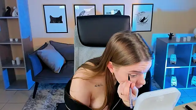 LisaMitchell online show from November 21, 2:46 am