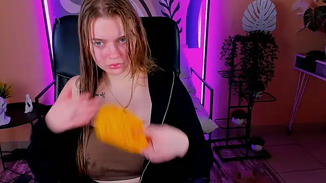 LisaMitchell online show from October 23, 2:39 am