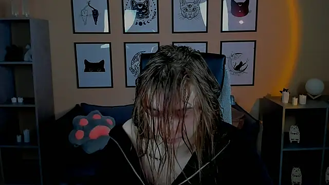 LisaMitchell online show from October 27, 2:18 am