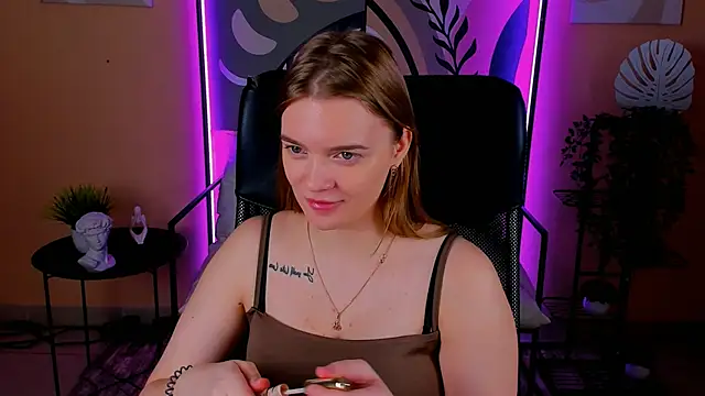 LisaMitchell online show from October 20, 2:25 am