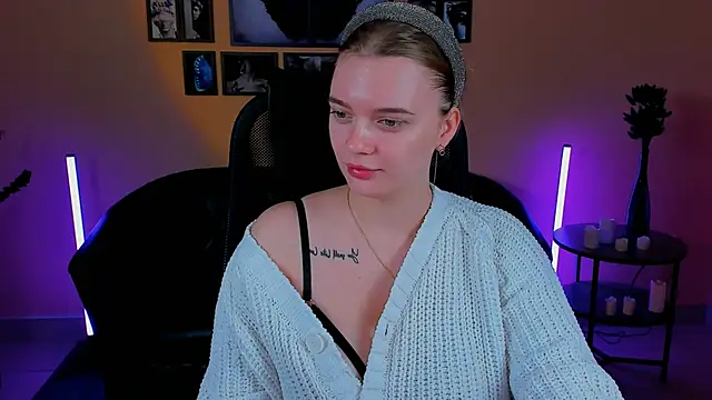 LisaMitchell online show from October 16, 4:37 am