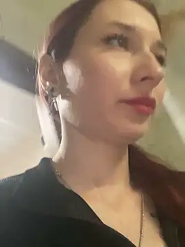 LizzySwan online show from September 18, 12:15 pm