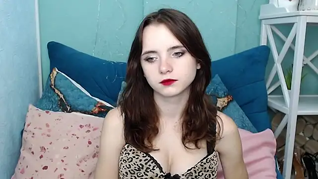 Snapshot of VivienneRo chatting on September 27, 5:03 am VivienneRo online show from September 27, 5:03 am