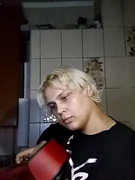 Snapshot of MargoShein chatting on October 9, 12:31 pm MargoShein online show from October 9, 12:31 pm